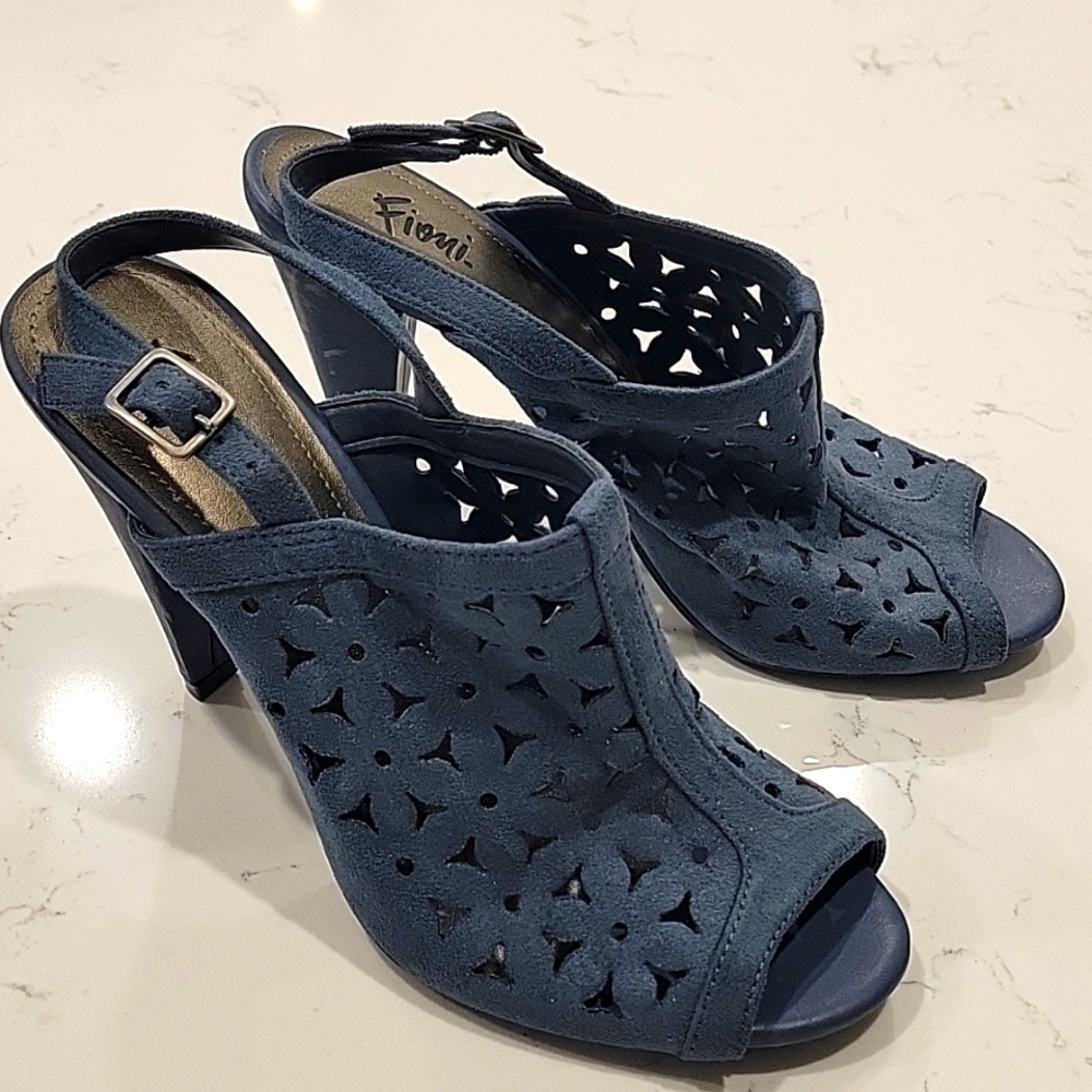 NWOT Fioni Floral Cut Out Peep Toe Sandals, Never Worn,  Size 8
